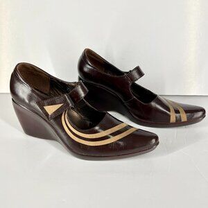 Korean Reddish Brown Tan Stripe Pointed Toe Wedge Heel Sz 235 KR / 6.5 US / 37EU